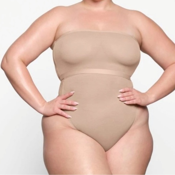 SOLD SKIMS SHEER SCULPT BANDEAU BRA
CLAY medium NWT - Picture 5 of 5